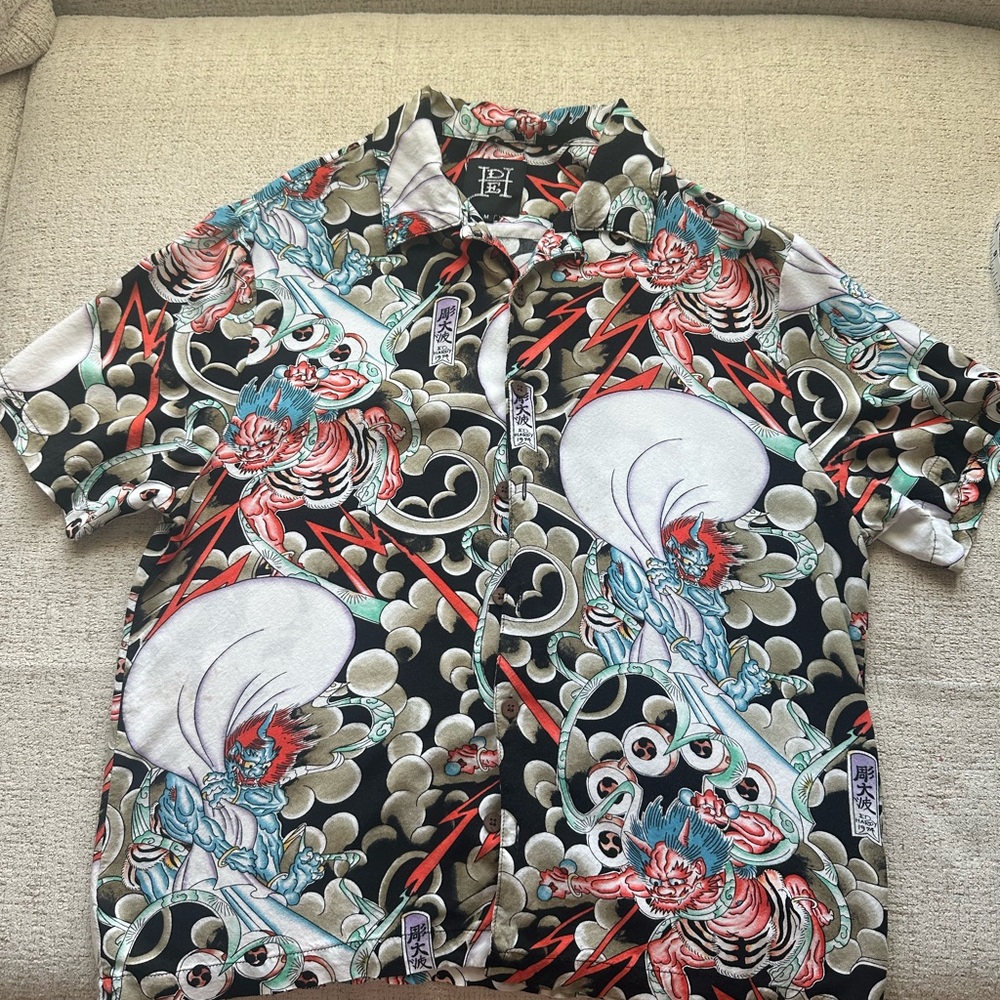 Ed Hardy Men's Short Sleeve Fujin and Raijin Wind and Thunder Button Up Shirt M